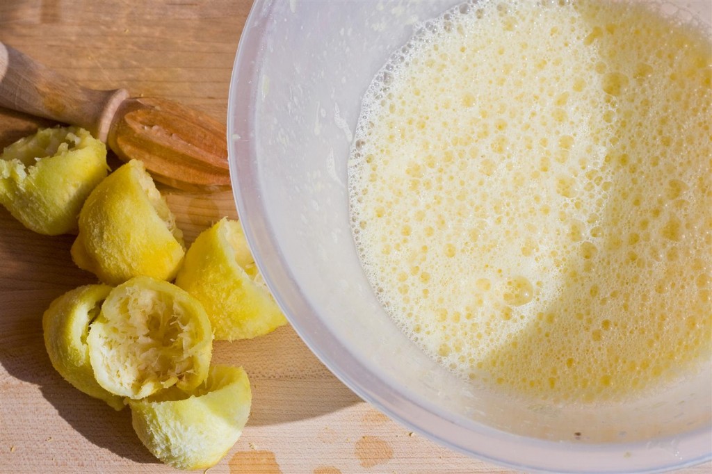 Mixing eggs with lemon juice
