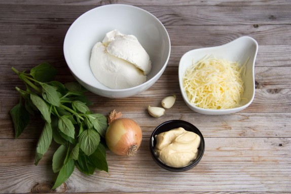Onion, Garlic and Basil Dip ingredients